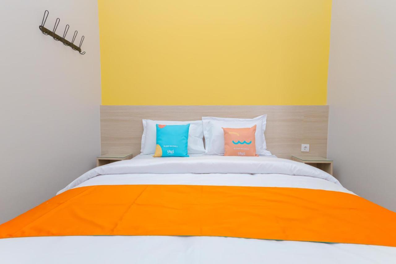 Sans Hotel Clover Ace Surabaya By Reddoorz Eksteriør bilde