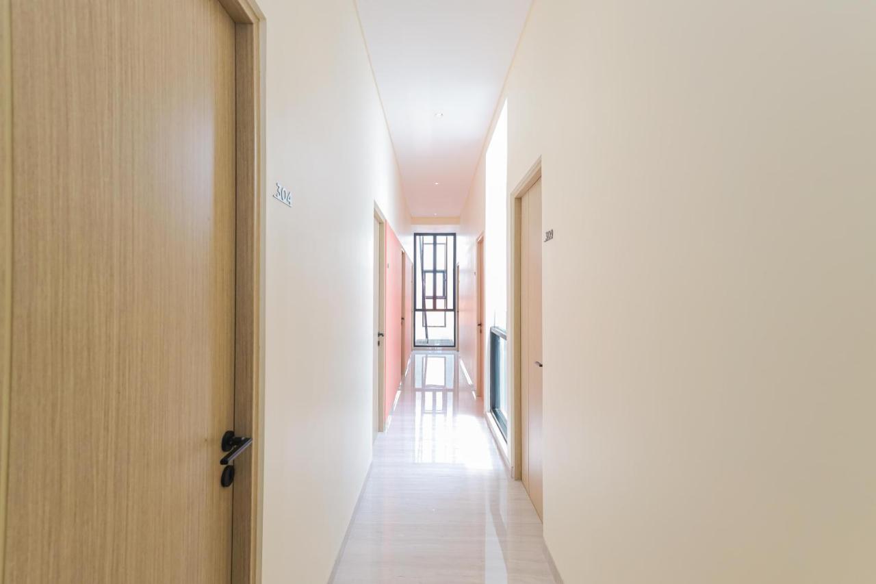Sans Hotel Clover Ace Surabaya By Reddoorz Eksteriør bilde