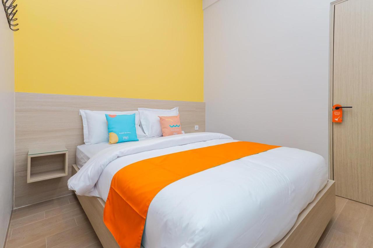 Sans Hotel Clover Ace Surabaya By Reddoorz Eksteriør bilde