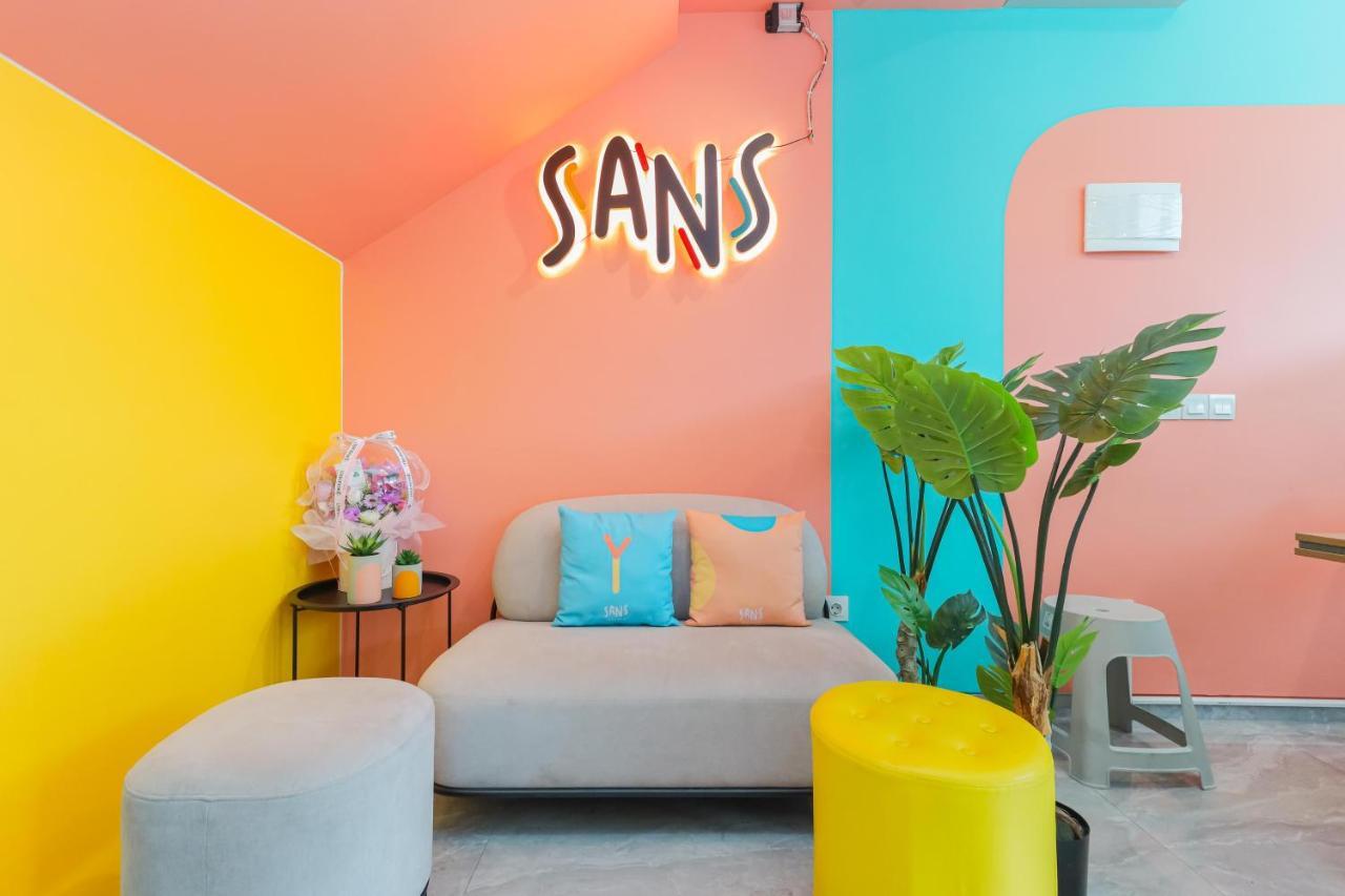 Sans Hotel Clover Ace Surabaya By Reddoorz Eksteriør bilde