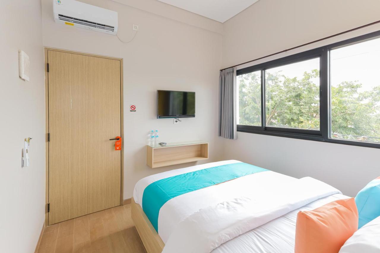Sans Hotel Clover Ace Surabaya By Reddoorz Eksteriør bilde