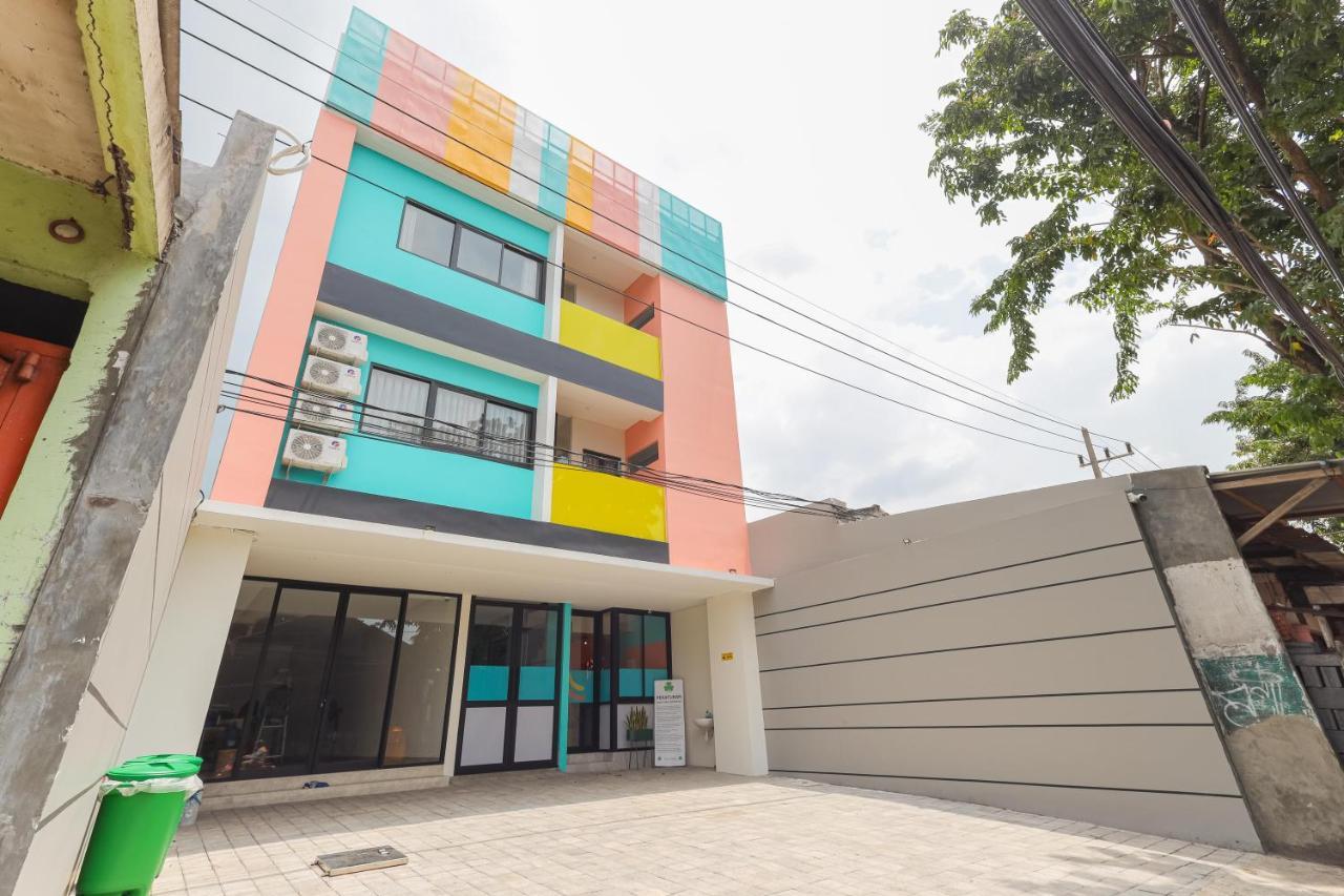 Sans Hotel Clover Ace Surabaya By Reddoorz Eksteriør bilde