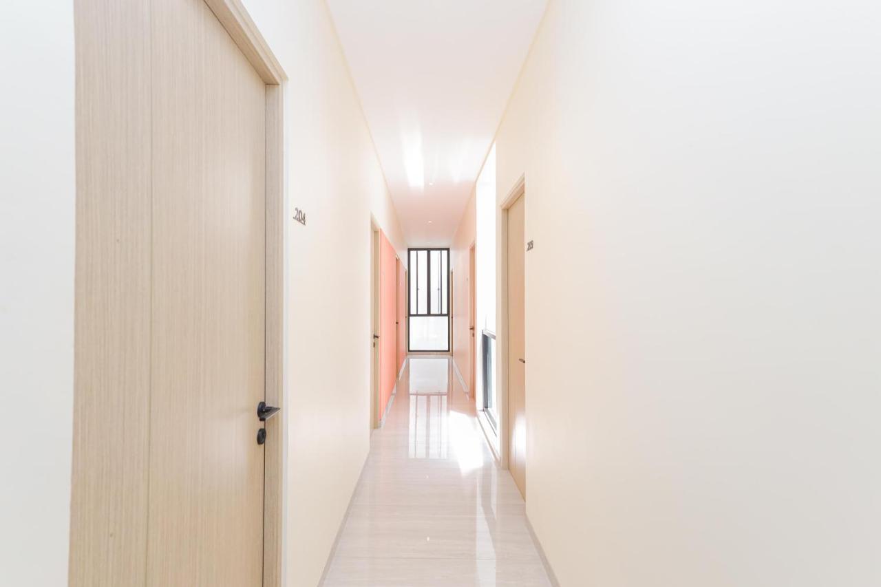 Sans Hotel Clover Ace Surabaya By Reddoorz Eksteriør bilde