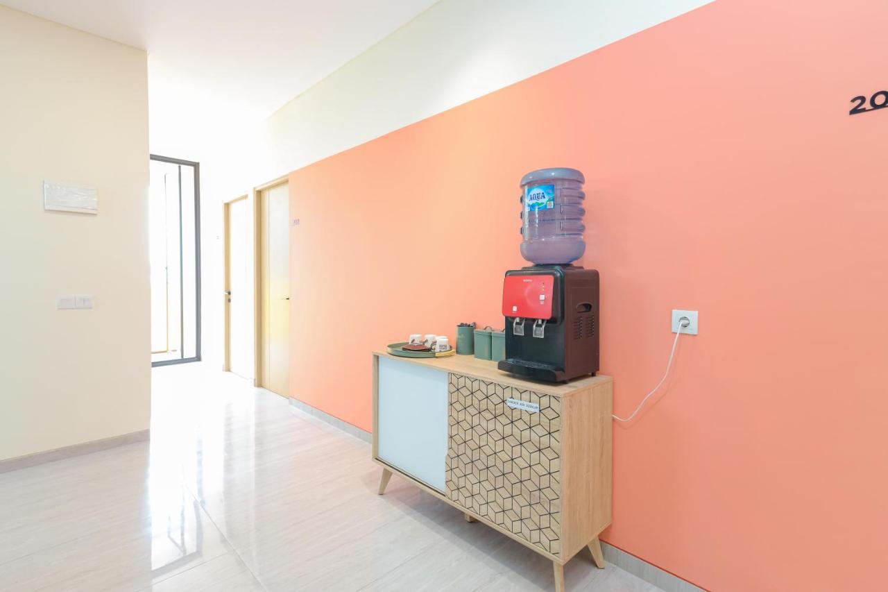 Sans Hotel Clover Ace Surabaya By Reddoorz Eksteriør bilde