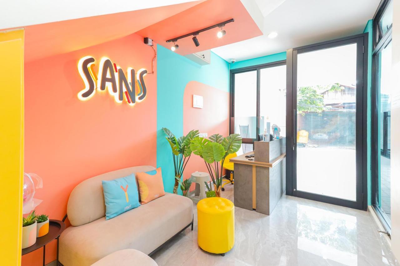 Sans Hotel Clover Ace Surabaya By Reddoorz Eksteriør bilde