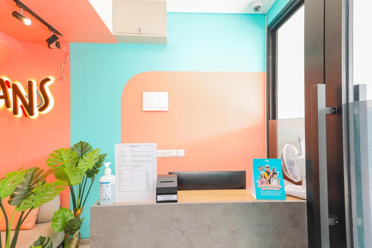 Sans Hotel Clover Ace Surabaya By Reddoorz Eksteriør bilde