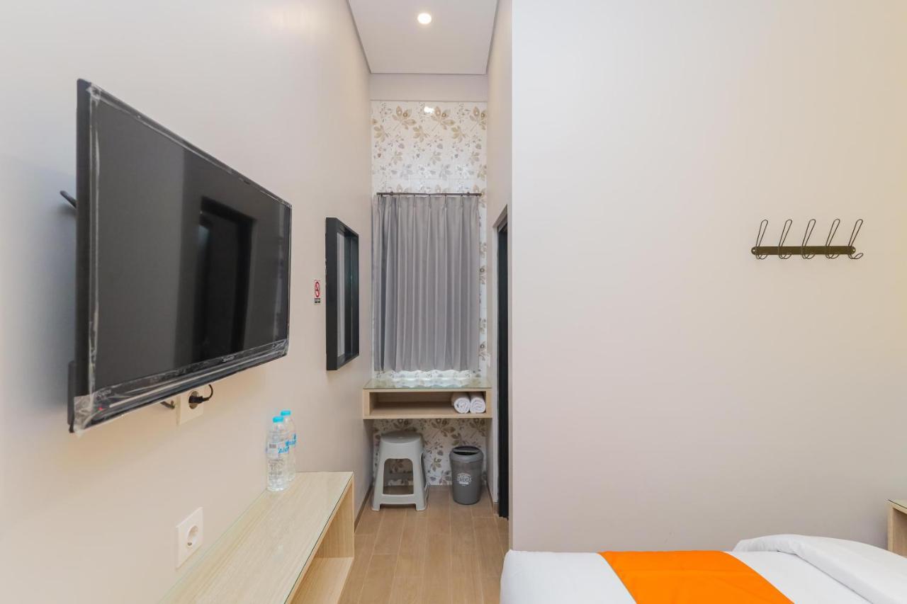 Sans Hotel Clover Ace Surabaya By Reddoorz Eksteriør bilde