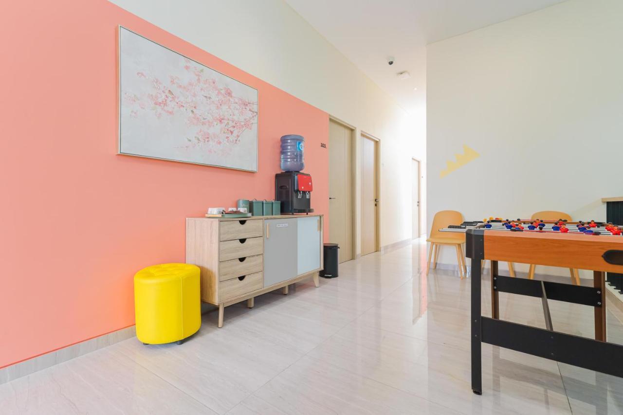 Sans Hotel Clover Ace Surabaya By Reddoorz Eksteriør bilde