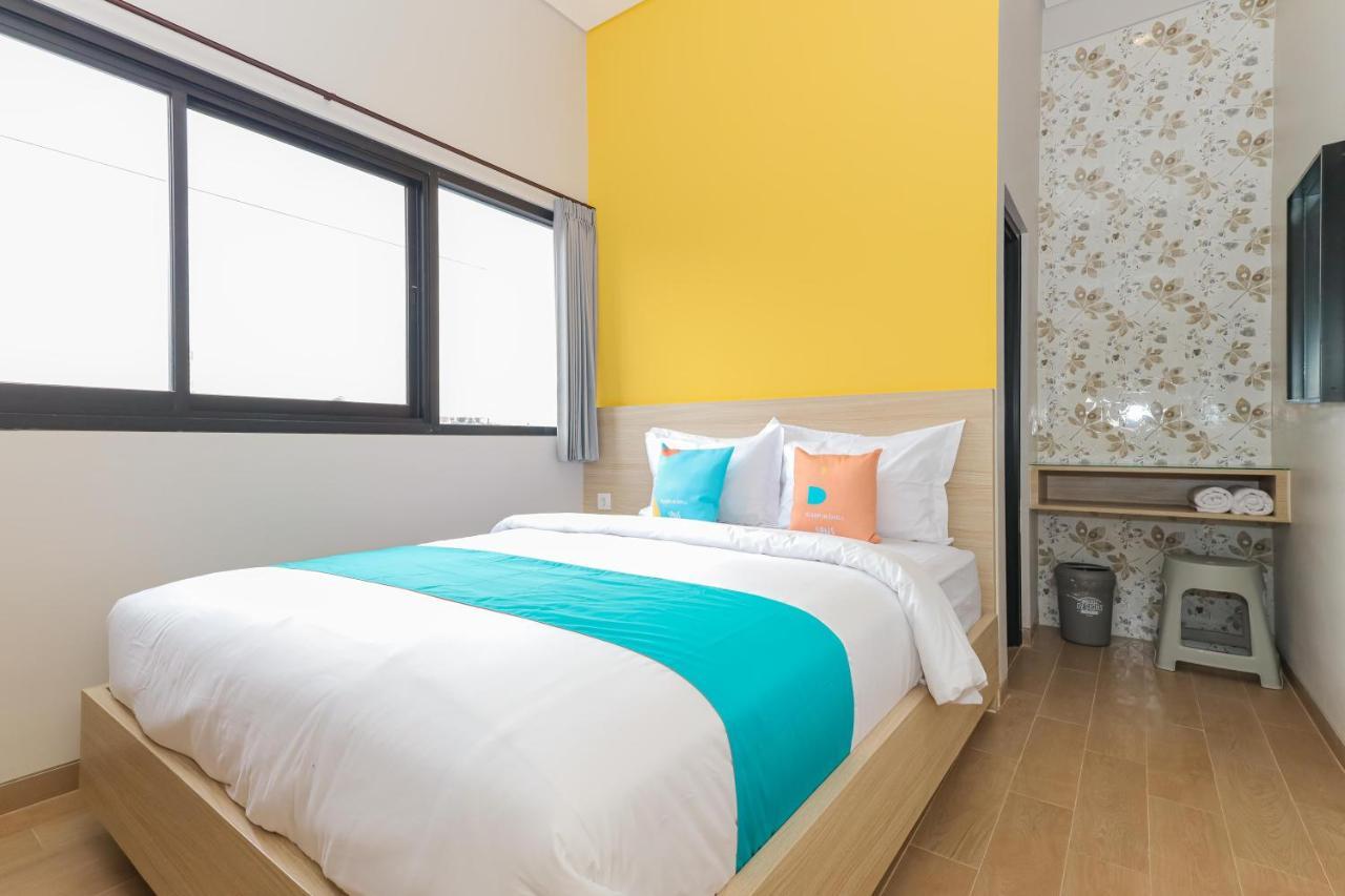 Sans Hotel Clover Ace Surabaya By Reddoorz Eksteriør bilde