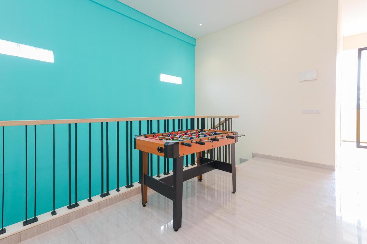 Sans Hotel Clover Ace Surabaya By Reddoorz Eksteriør bilde