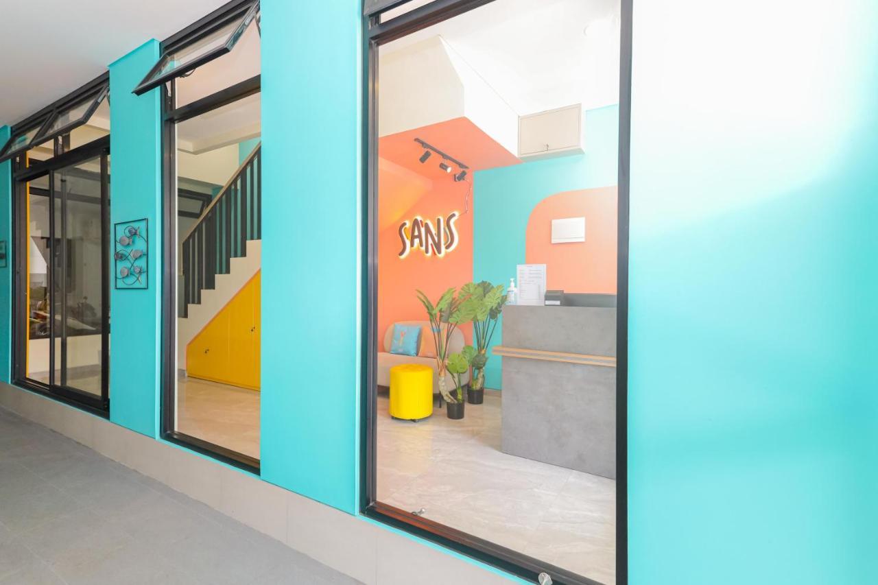 Sans Hotel Clover Ace Surabaya By Reddoorz Eksteriør bilde