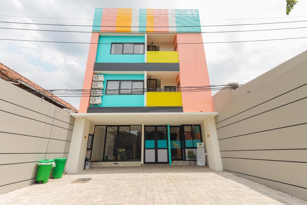 Sans Hotel Clover Ace Surabaya By Reddoorz Eksteriør bilde