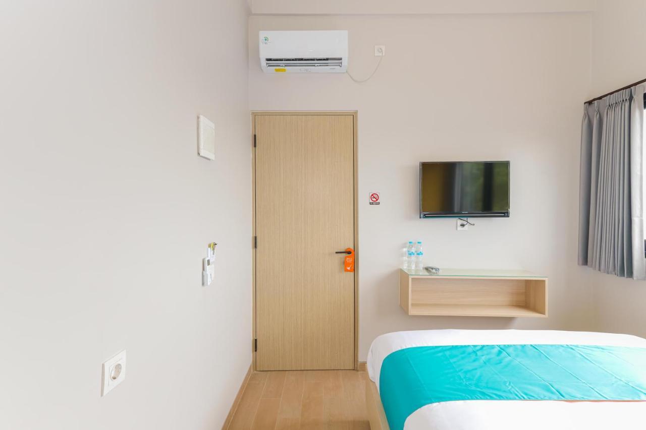 Sans Hotel Clover Ace Surabaya By Reddoorz Eksteriør bilde