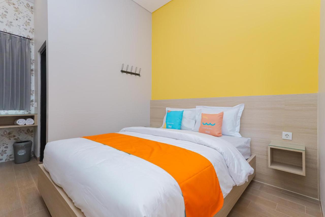 Sans Hotel Clover Ace Surabaya By Reddoorz Eksteriør bilde