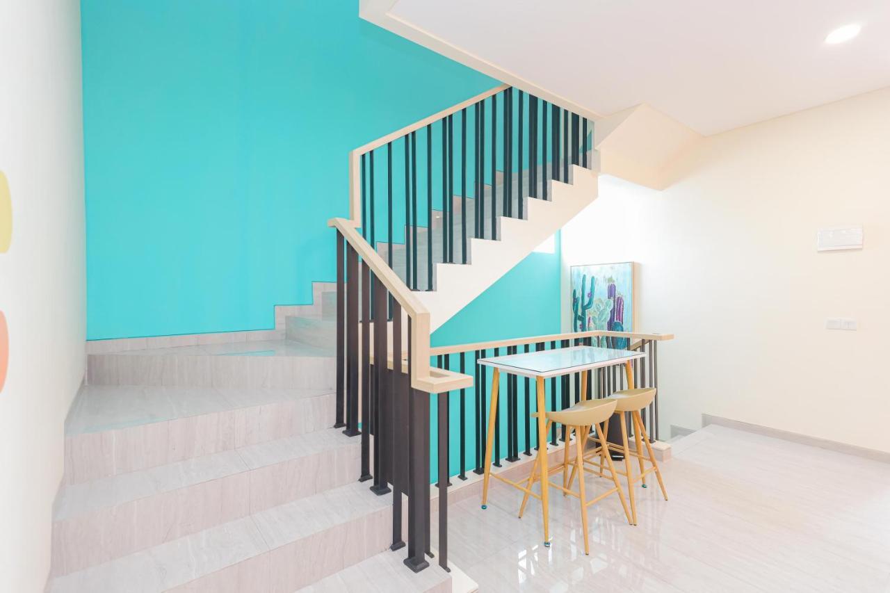 Sans Hotel Clover Ace Surabaya By Reddoorz Eksteriør bilde