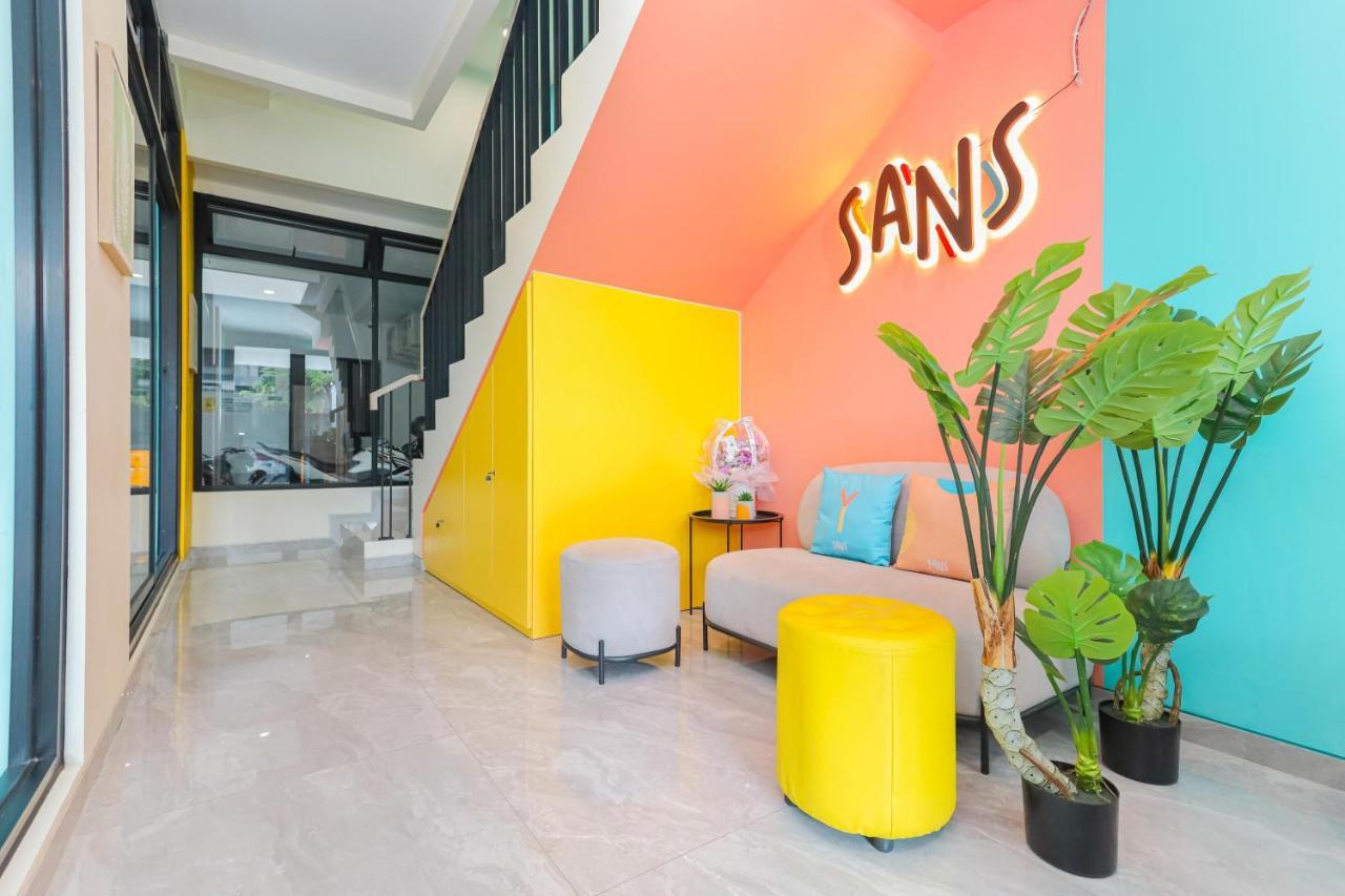 Sans Hotel Clover Ace Surabaya By Reddoorz Eksteriør bilde